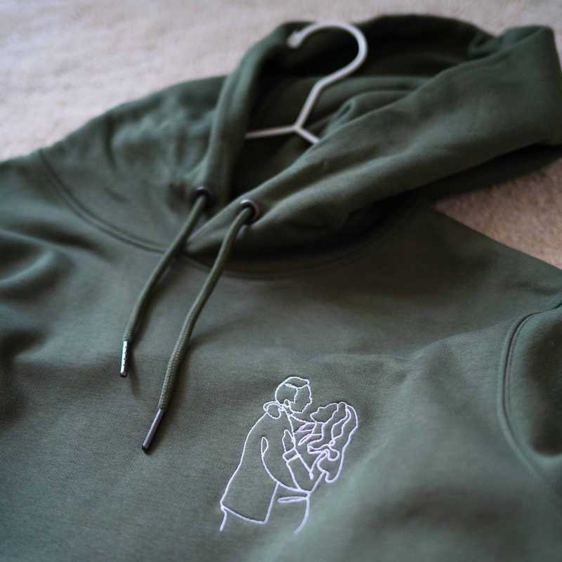 Hoodie besticken lassen Product Image 4