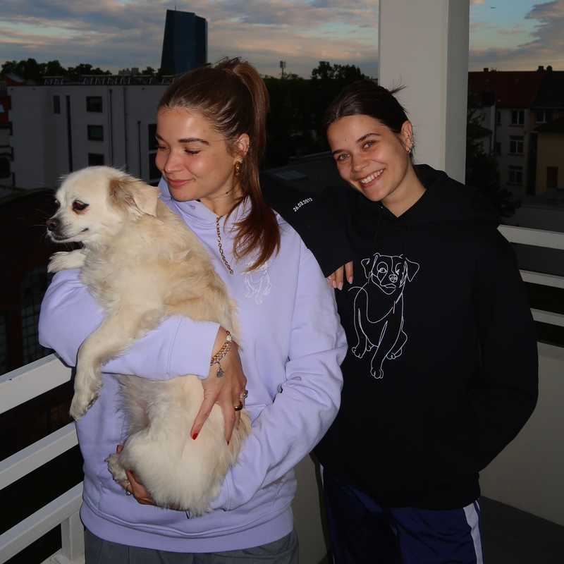 Hoodie med håndtegnet broderi Product Image 3